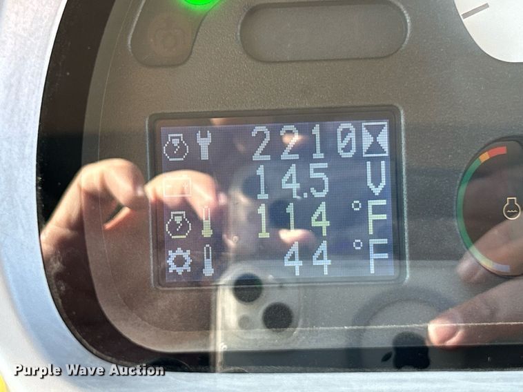 image for item NR9350 2012 Challenger MT675D tractor