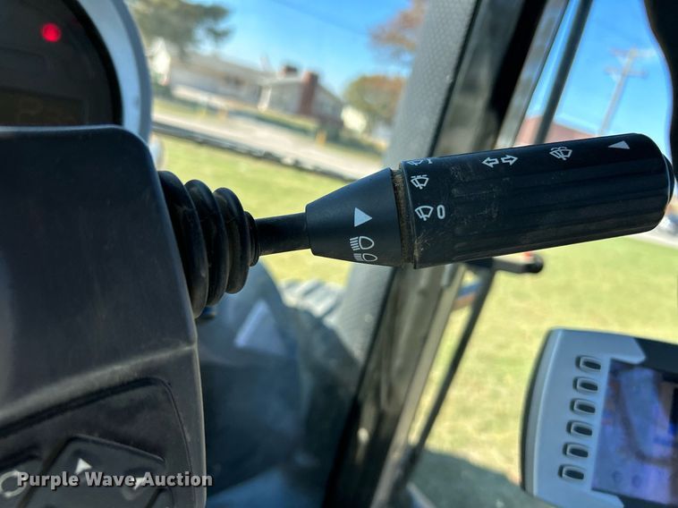 image for item NR9350 2012 Challenger MT675D tractor