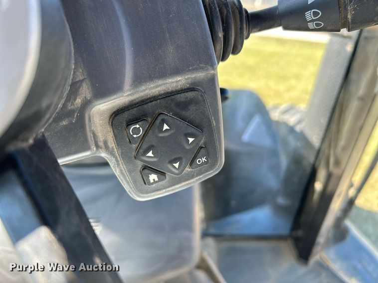 image for item NR9350 2012 Challenger MT675D tractor