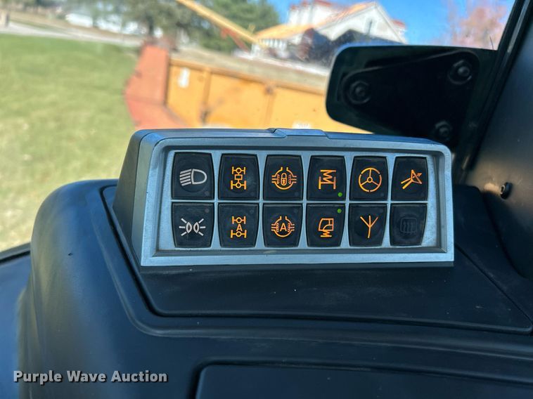 image for item NR9350 2012 Challenger MT675D tractor