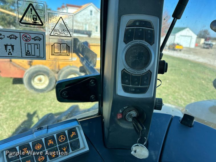 image for item NR9350 2012 Challenger MT675D tractor