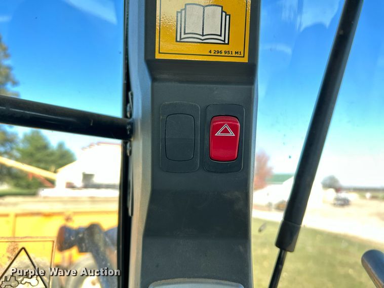 image for item NR9350 2012 Challenger MT675D tractor