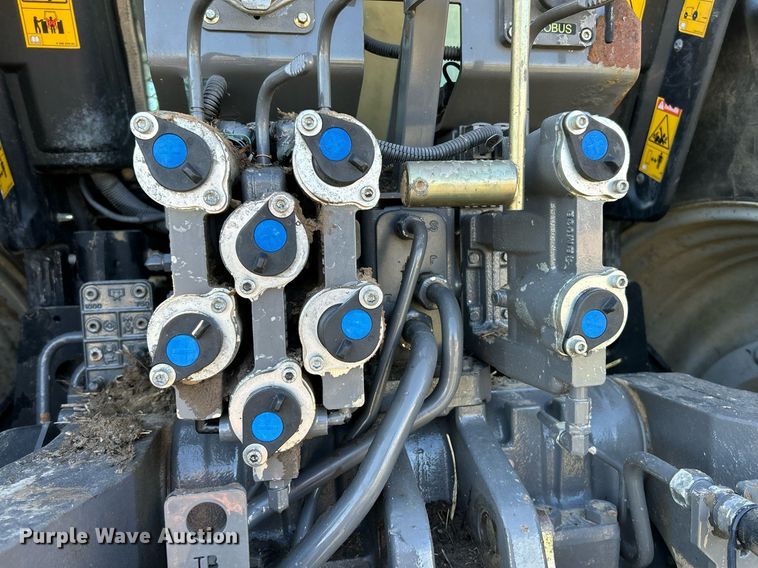 image for item NR9350 2012 Challenger MT675D tractor