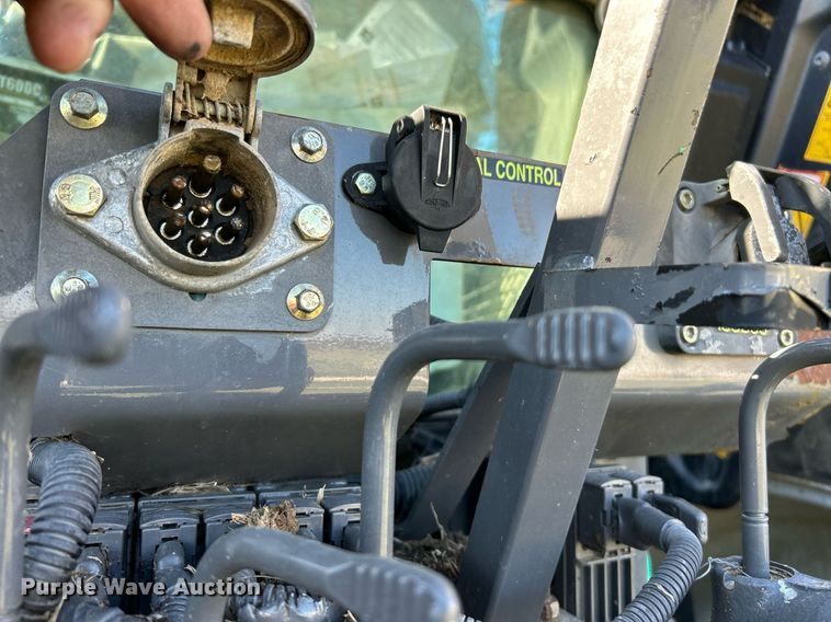 image for item NR9350 2012 Challenger MT675D tractor