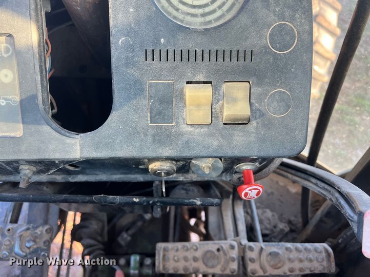 image for item OA9174 1988 John Deere 2955  MFWD tractor