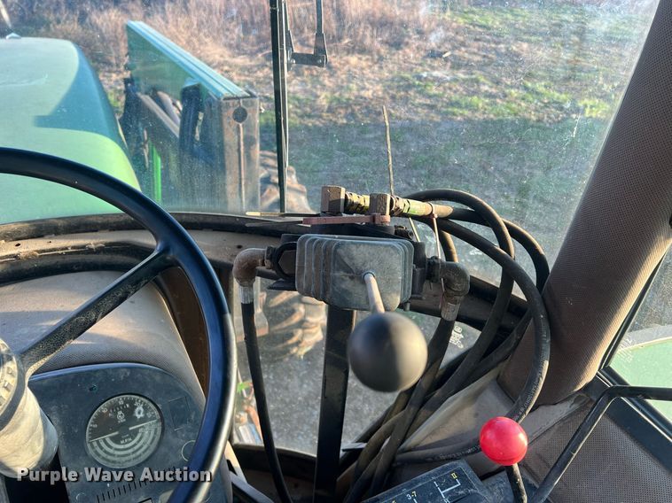 image for item OA9174 1988 John Deere 2955  MFWD tractor