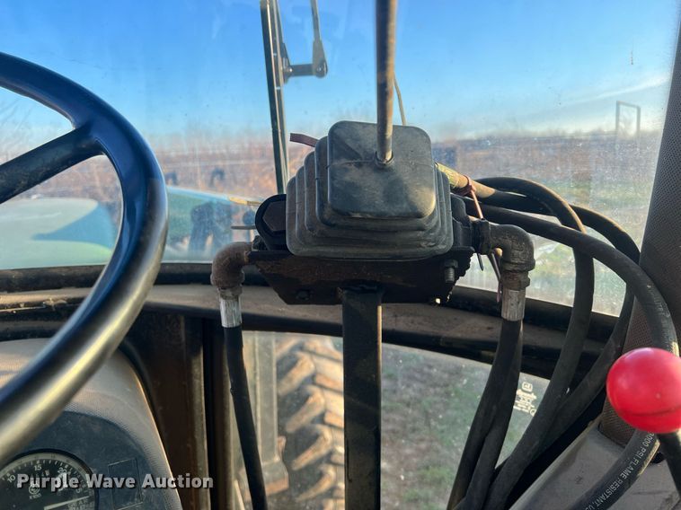 image for item OA9174 1988 John Deere 2955  MFWD tractor