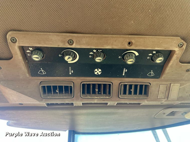 image for item OA9174 1988 John Deere 2955  MFWD tractor