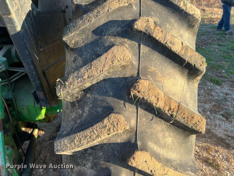 image for item OA9174 1988 John Deere 2955  MFWD tractor