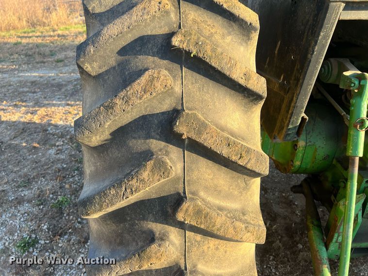 image for item OA9174 1988 John Deere 2955  MFWD tractor