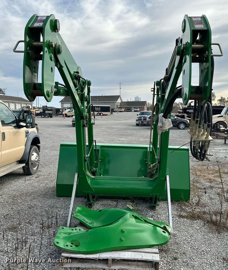 image for item OF9131 John Deere 746  loader