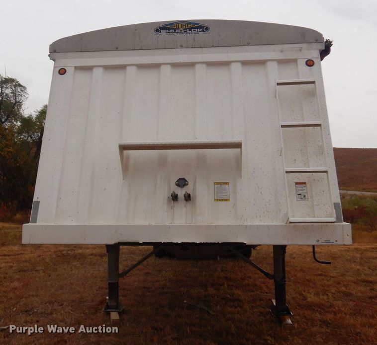 image for item OF9565 2005 Dakota  grain trailer