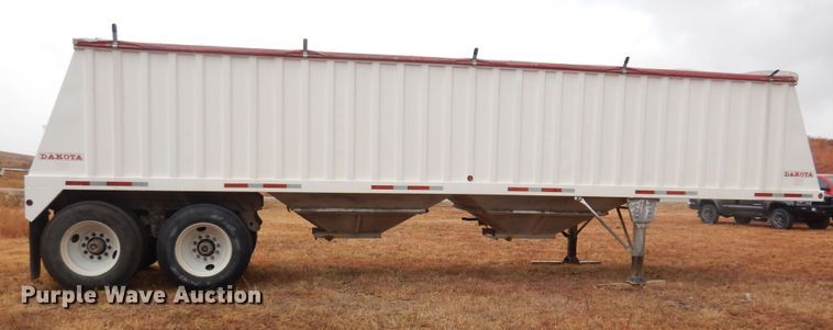 image for item OF9565 2005 Dakota  grain trailer