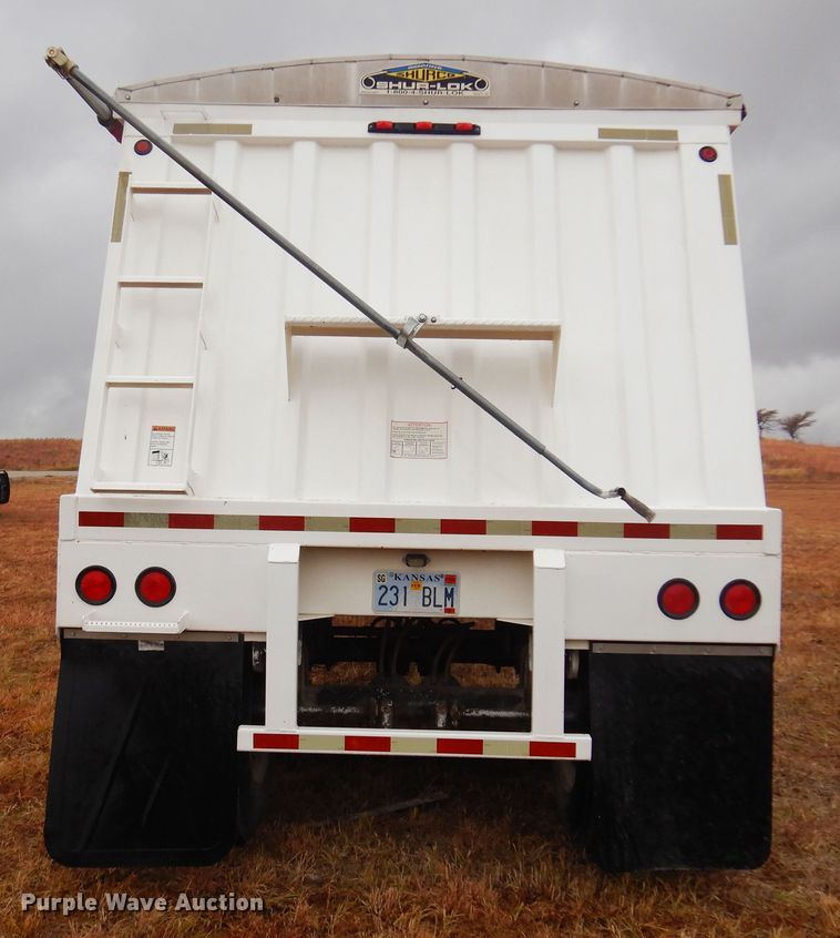 image for item OF9565 2005 Dakota  grain trailer