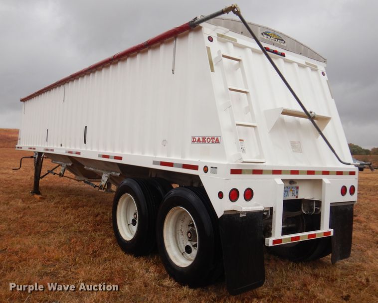 image for item OF9565 2005 Dakota  grain trailer
