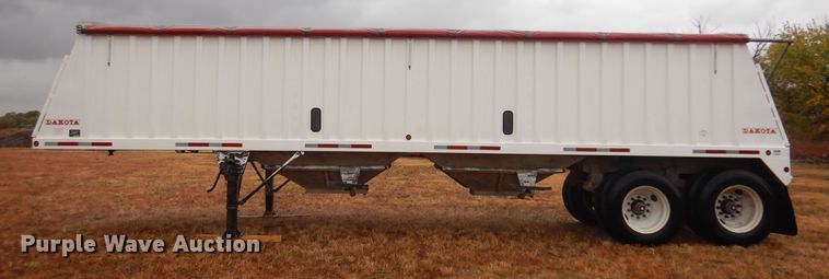 image for item OF9565 2005 Dakota  grain trailer