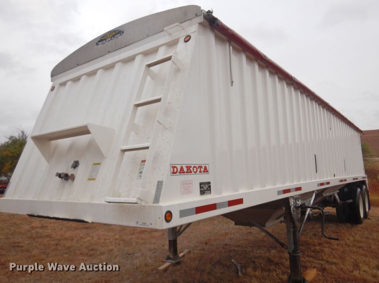 image for item OF9565 2005 Dakota  grain trailer