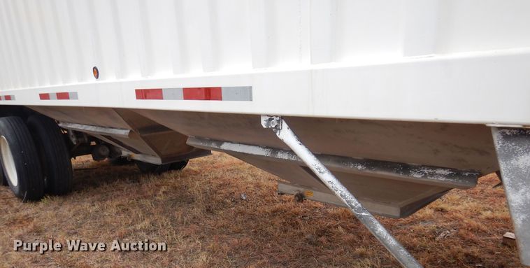 image for item OF9565 2005 Dakota  grain trailer