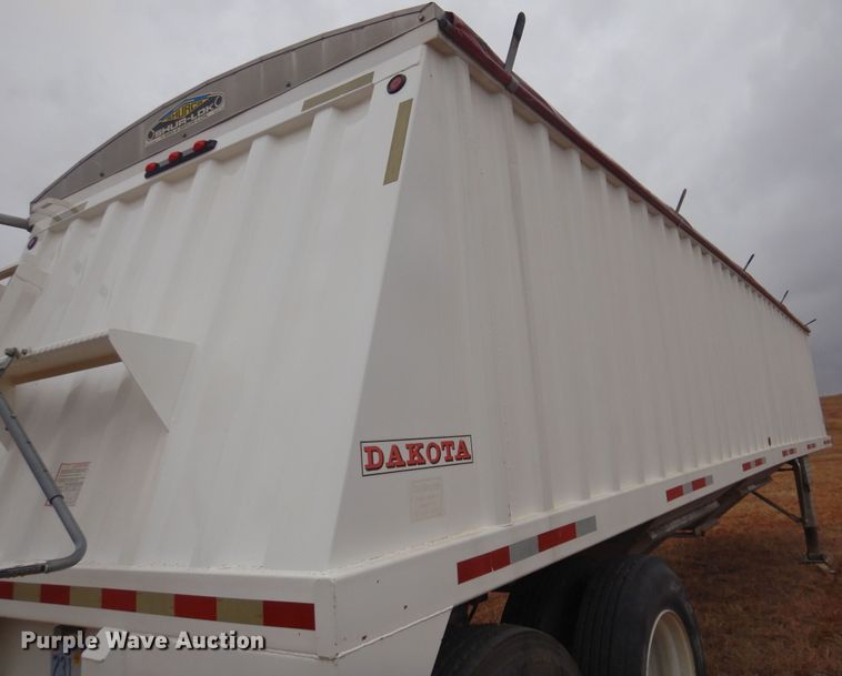 image for item OF9565 2005 Dakota  grain trailer