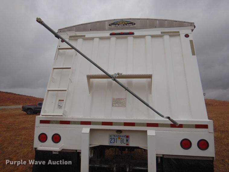 image for item OF9565 2005 Dakota  grain trailer