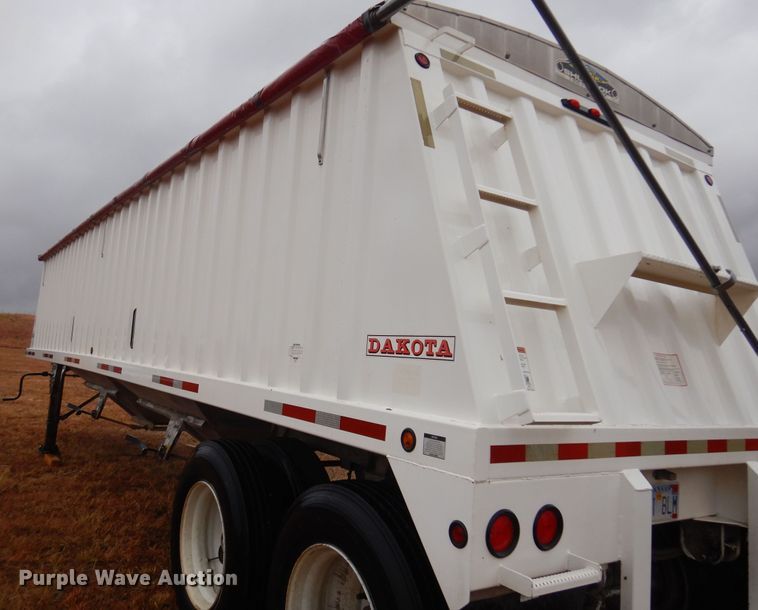 image for item OF9565 2005 Dakota  grain trailer