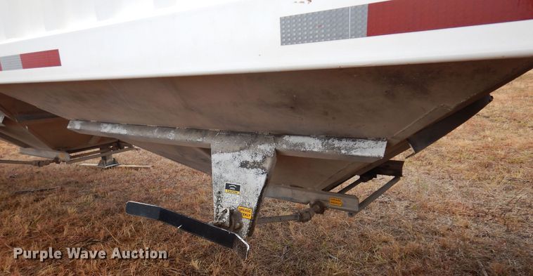 image for item OF9565 2005 Dakota  grain trailer