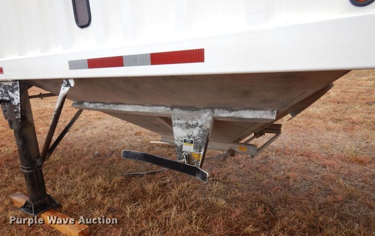 image for item OF9565 2005 Dakota  grain trailer