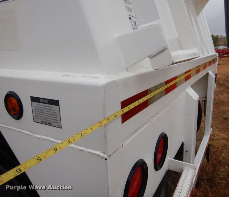 image for item OF9565 2005 Dakota  grain trailer