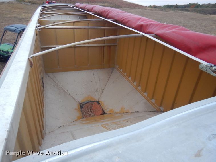 image for item OF9565 2005 Dakota  grain trailer