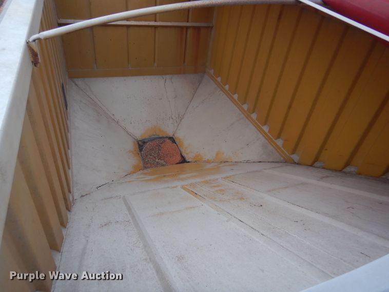 image for item OF9565 2005 Dakota  grain trailer