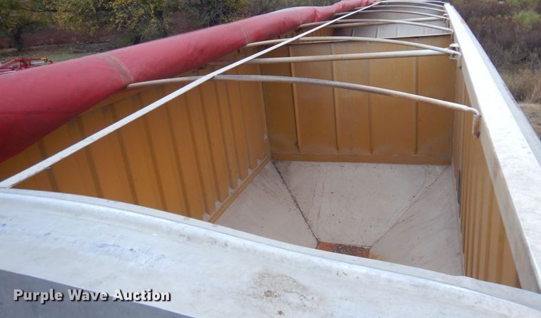 image for item OF9565 2005 Dakota  grain trailer
