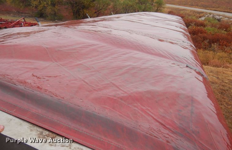 image for item OF9565 2005 Dakota  grain trailer