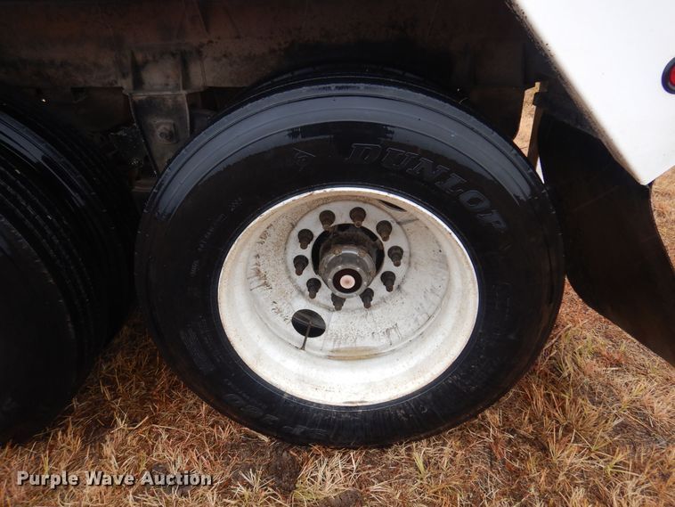 image for item OF9565 2005 Dakota  grain trailer