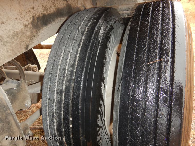 image for item OF9565 2005 Dakota  grain trailer