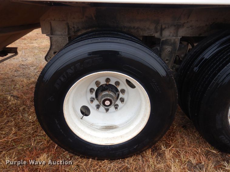 image for item OF9565 2005 Dakota  grain trailer