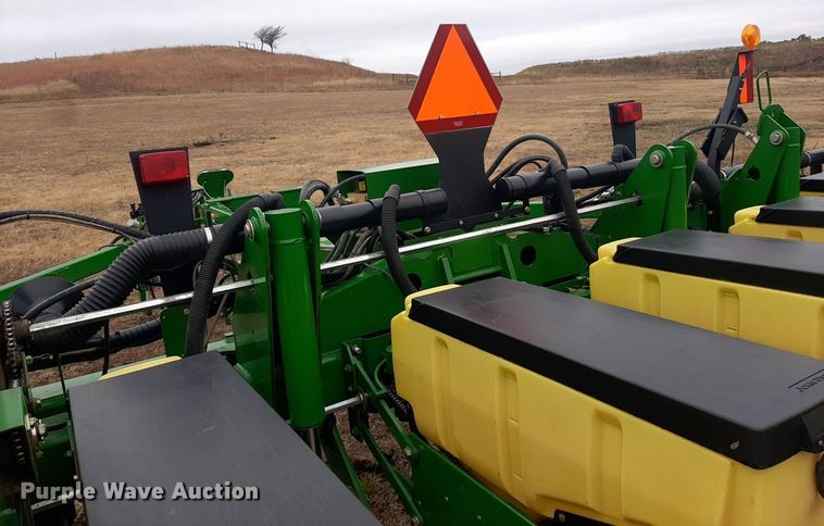 image for item OF9568 John Deere 1770NT  planter