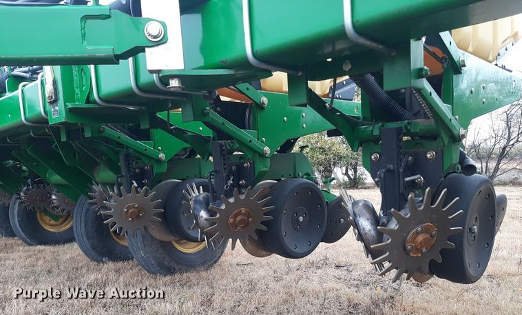 image for item OF9568 John Deere 1770NT  planter