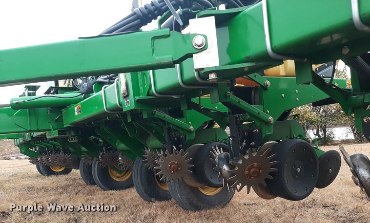 image for item OF9568 John Deere 1770NT  planter