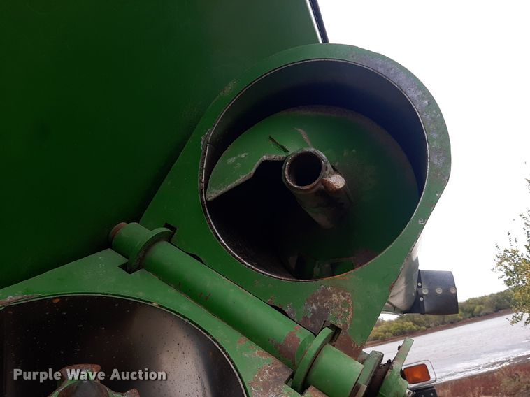 image for item OF9570 Brent 572  grain cart