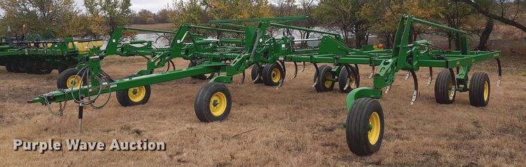 image for item OF9571 John Deere 2410  chisel