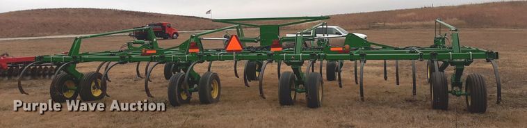 image for item OF9571 John Deere 2410  chisel