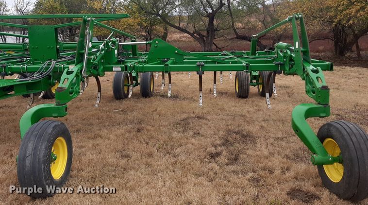 image for item OF9571 John Deere 2410  chisel