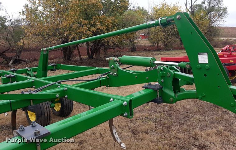 image for item OF9571 John Deere 2410  chisel