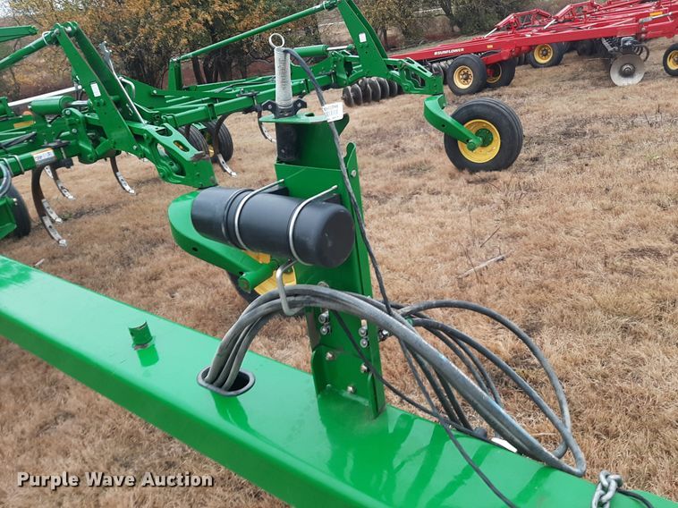 image for item OF9571 John Deere 2410  chisel