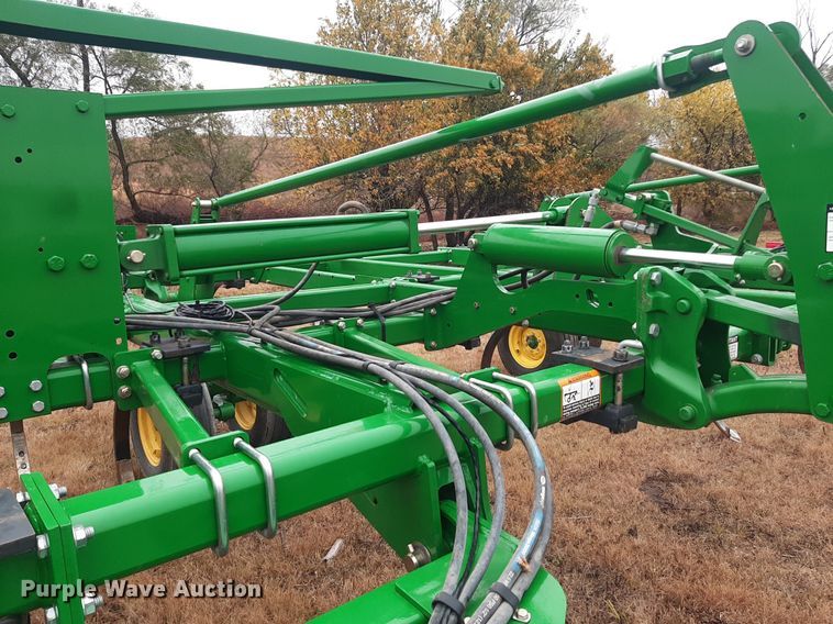 image for item OF9571 John Deere 2410  chisel