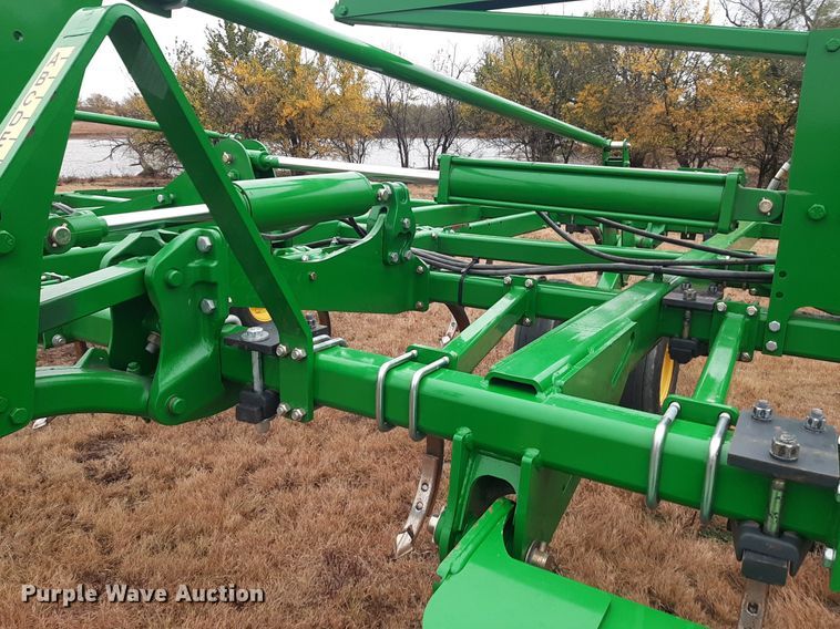 image for item OF9571 John Deere 2410  chisel