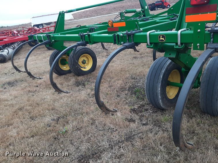 image for item OF9571 John Deere 2410  chisel