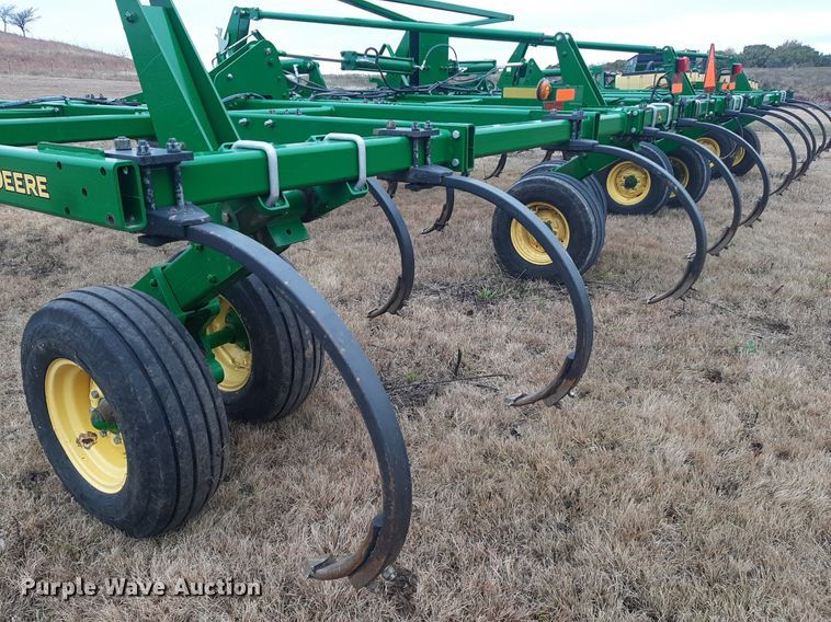 image for item OF9571 John Deere 2410  chisel