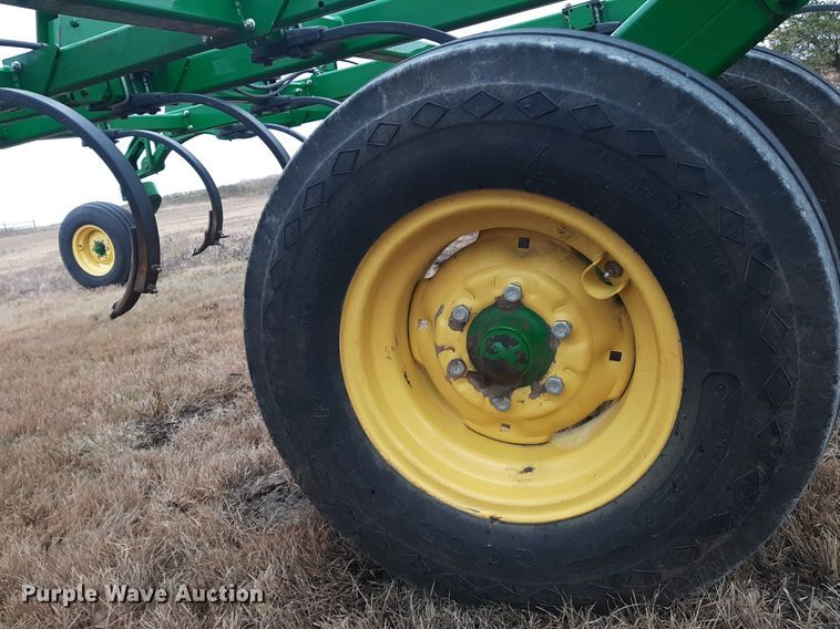 image for item OF9571 John Deere 2410  chisel