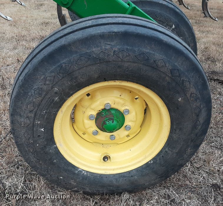 image for item OF9571 John Deere 2410  chisel